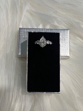 NWT 3.8ct pear cut Moissanite (lab grown diamond) ring size 7 retails $600+ Tax